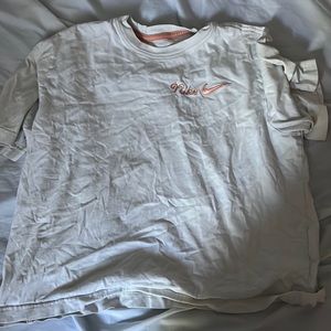 Nike tshirt medium white/cream color